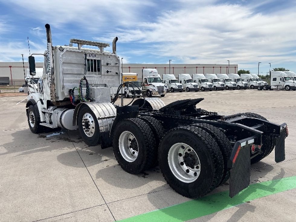 Day Cab Tractor-Heavy Duty Tractors-Freightliner-2019-D12284SD-Fort Worth-TX-389,897\n\t\tmiles-$ 110,000 - Image 5