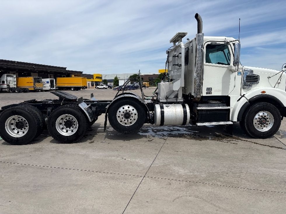 Day Cab Tractor-Heavy Duty Tractors-Freightliner-2019-D12284SD-Fort Worth-TX-389,897\n\t\tmiles-$ 110,000 - Image 8