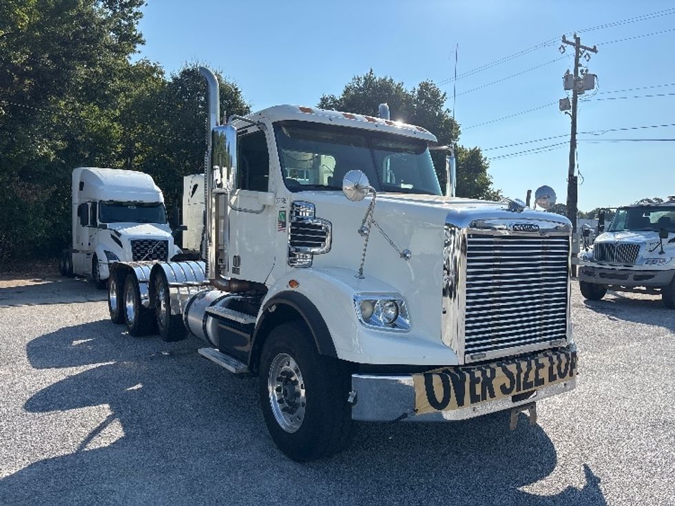 Day Cab Tractor-Heavy Duty Tractors-Freightliner-2019-D12284SD-Greer-SC-274,351\n\t\tmiles-$ 84,250 - Image 1