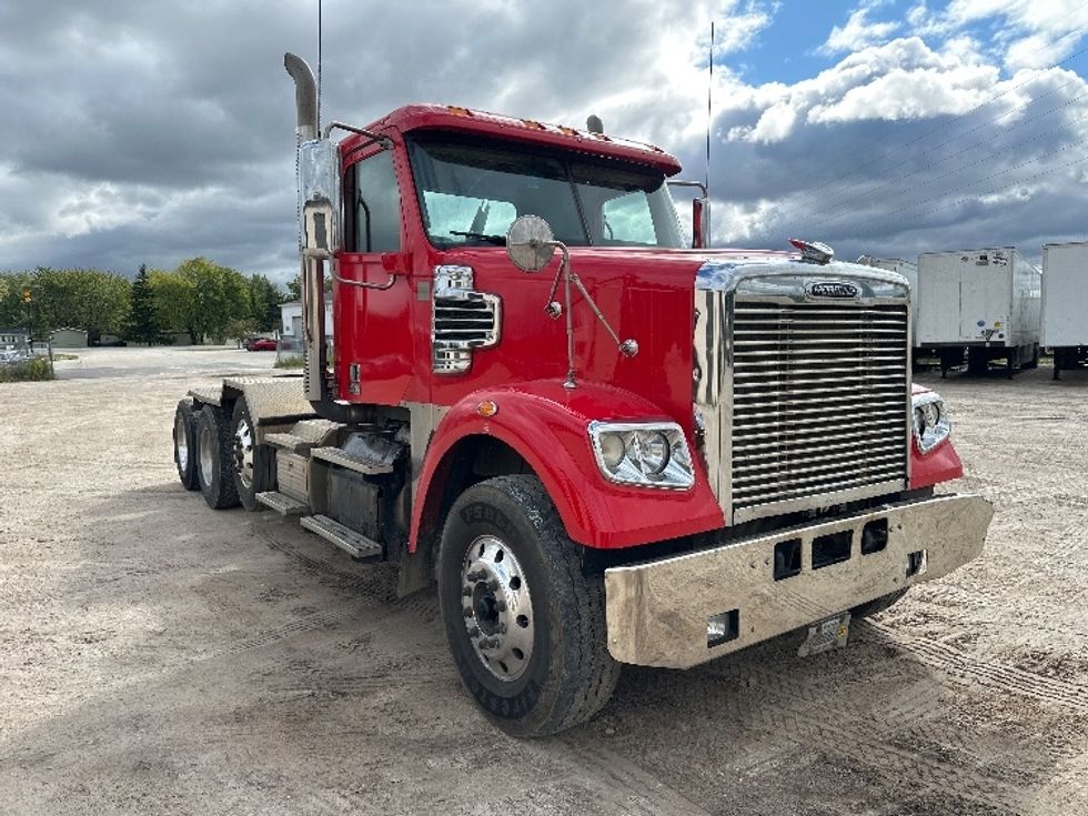 Day Cab Tractor-Heavy Duty Tractors-Freightliner-2019-D12284SD-Milwaukee-WI-374,681\n\t\tmiles-$ 89,500 - Image 1