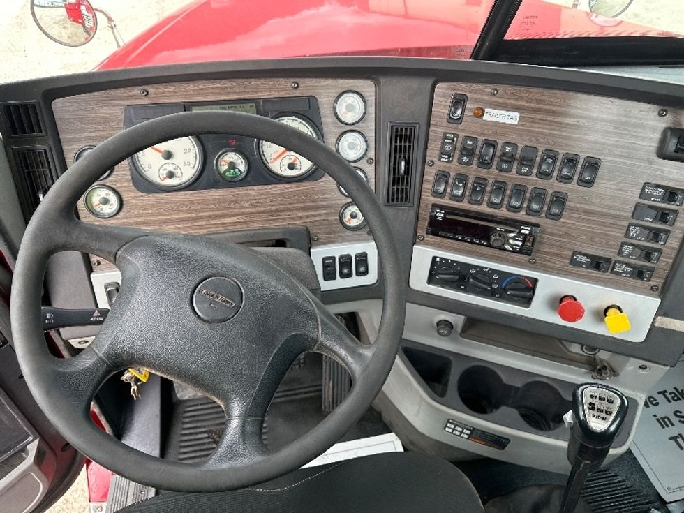Day Cab Tractor-Heavy Duty Tractors-Freightliner-2019-D12284SD-Milwaukee-WI-374,681\n\t\tmiles-$ 89,500 - Image 11
