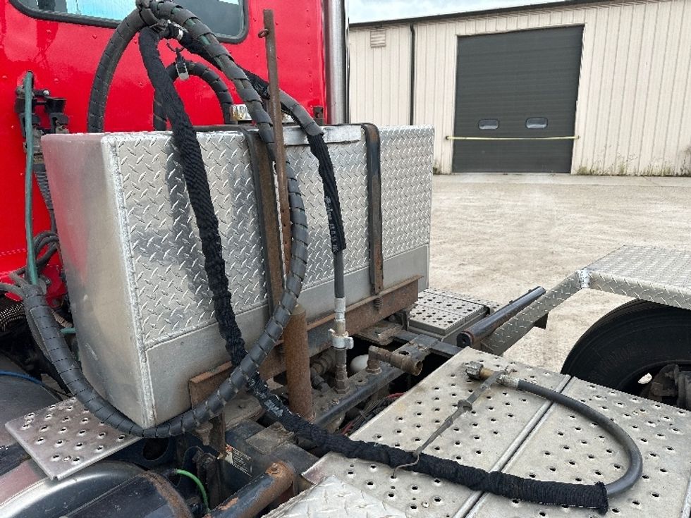 Day Cab Tractor-Heavy Duty Tractors-Freightliner-2019-D12284SD-Milwaukee-WI-374,681\n\t\tmiles-$ 89,500 - Image 17