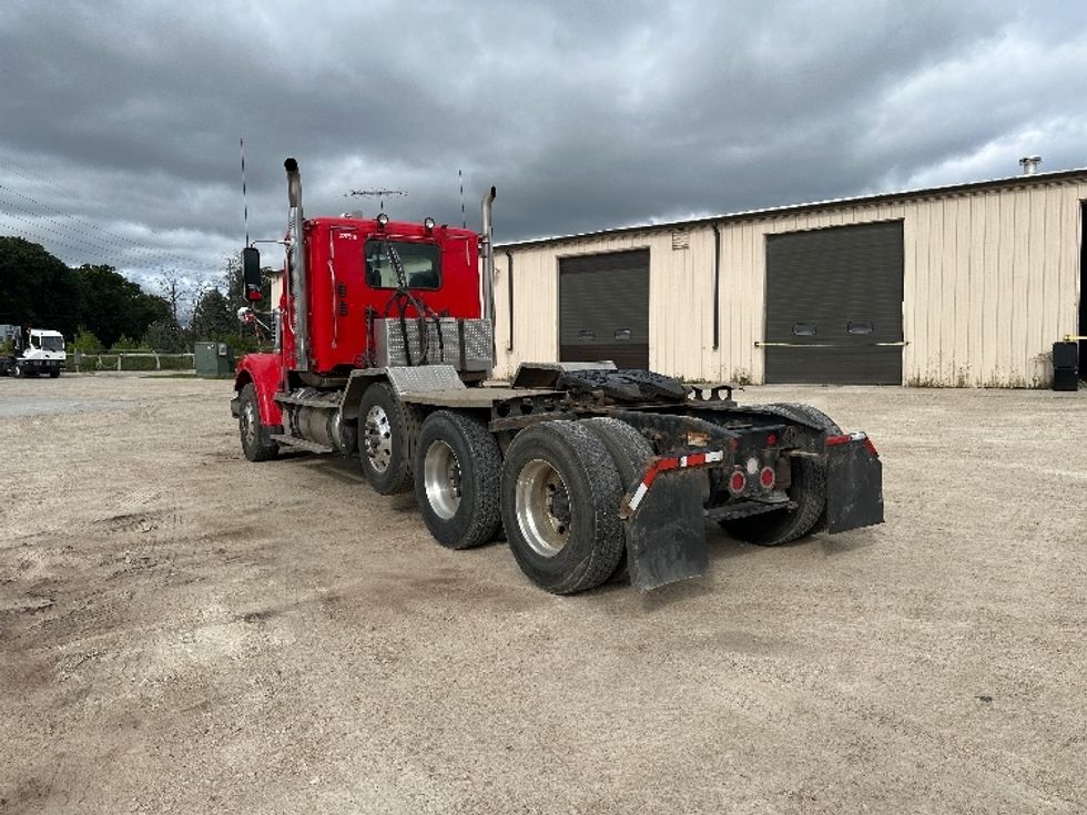 Day Cab Tractor-Heavy Duty Tractors-Freightliner-2019-D12284SD-Milwaukee-WI-374,681\n\t\tmiles-$ 89,500 - Image 5