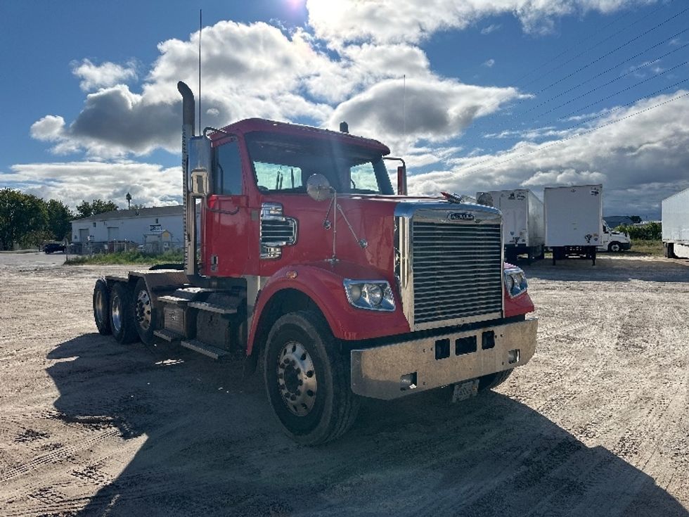 Day Cab Tractor-Heavy Duty Tractors-Freightliner-2019-D12284SD-Milwaukee-WI-397,103\n\t\tmiles-$ 88,500 - Image 1