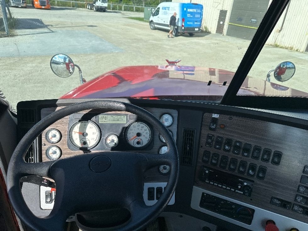 Day Cab Tractor-Heavy Duty Tractors-Freightliner-2019-D12284SD-Milwaukee-WI-397,103\n\t\tmiles-$ 88,500 - Image 11