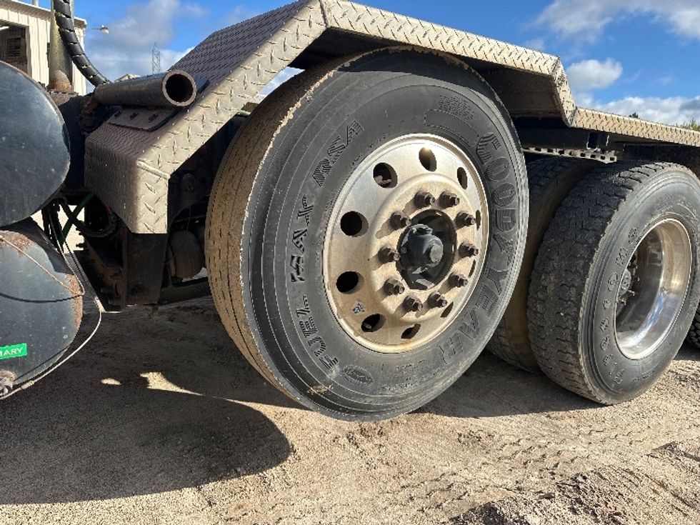 Day Cab Tractor-Heavy Duty Tractors-Freightliner-2019-D12284SD-Milwaukee-WI-397,103\n\t\tmiles-$ 88,500 - Image 18