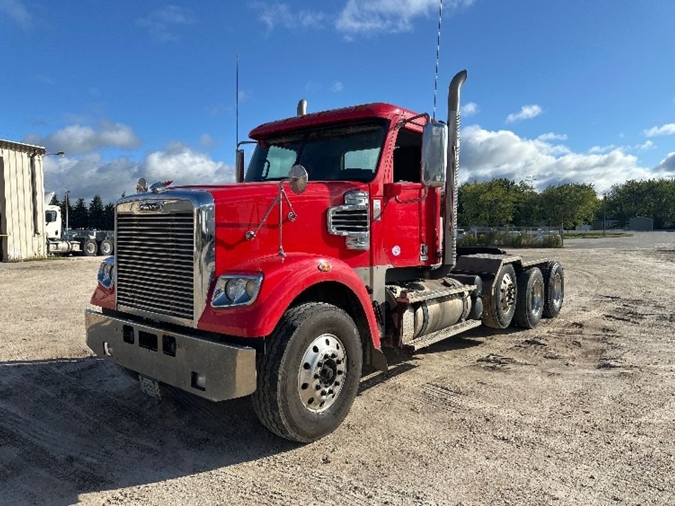 Day Cab Tractor-Heavy Duty Tractors-Freightliner-2019-D12284SD-Milwaukee-WI-397,103\n\t\tmiles-$ 88,500 - Image 3