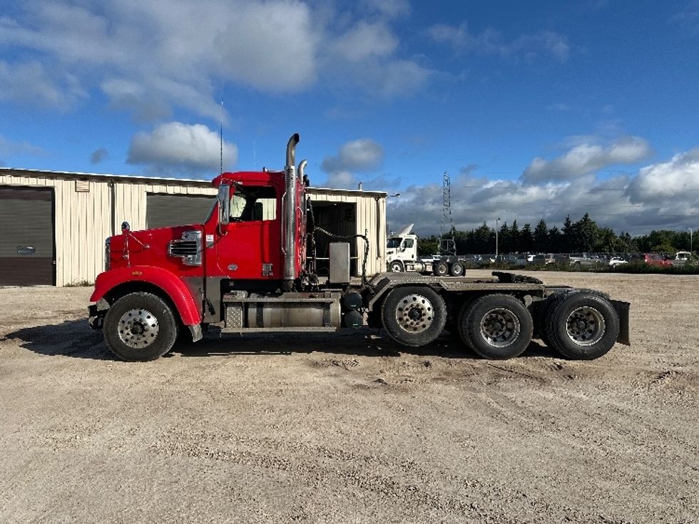 Day Cab Tractor-Heavy Duty Tractors-Freightliner-2019-D12284SD-Milwaukee-WI-397,103\n\t\tmiles-$ 88,500 - Image 4