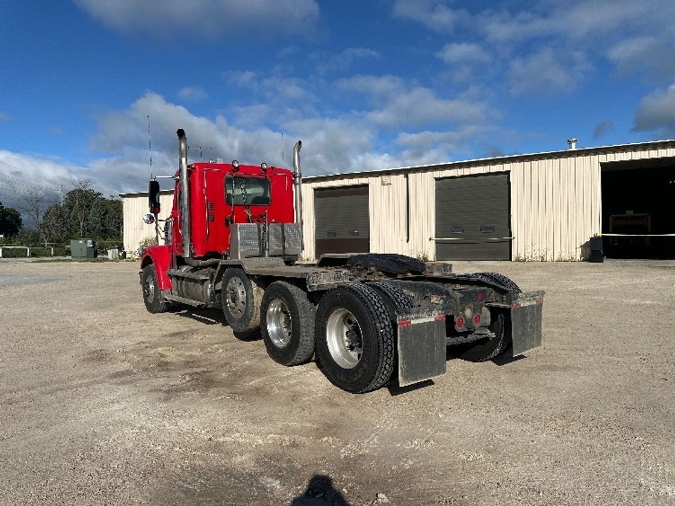Day Cab Tractor-Heavy Duty Tractors-Freightliner-2019-D12284SD-Milwaukee-WI-397,103\n\t\tmiles-$ 88,500 - Image 5