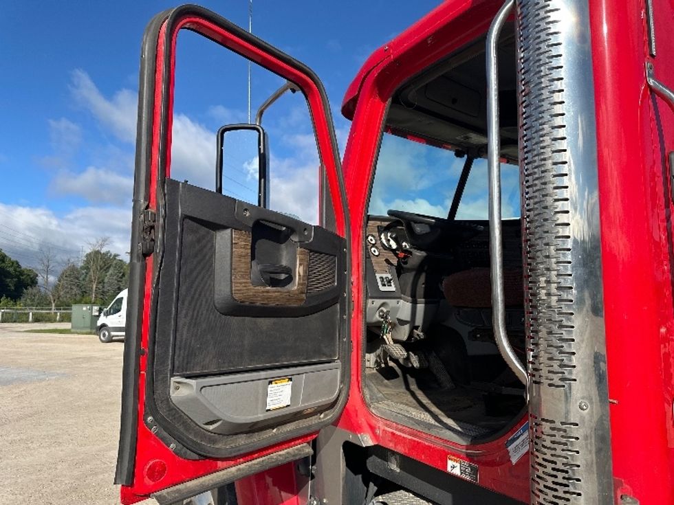 Day Cab Tractor-Heavy Duty Tractors-Freightliner-2019-D12284SD-Milwaukee-WI-397,103\n\t\tmiles-$ 88,500 - Image 9
