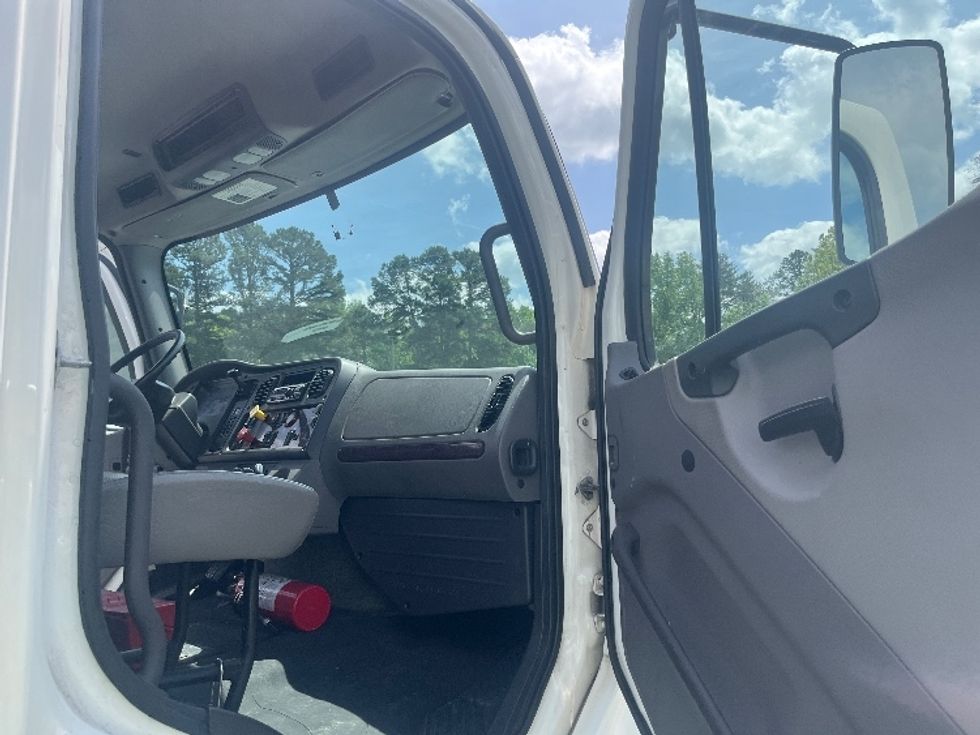 Day Cab Tractor-Heavy Duty Tractors-Freightliner-2019-M2-Charlotte-NC-119,809\n\t\tmiles-$ 59,500 - Image 12