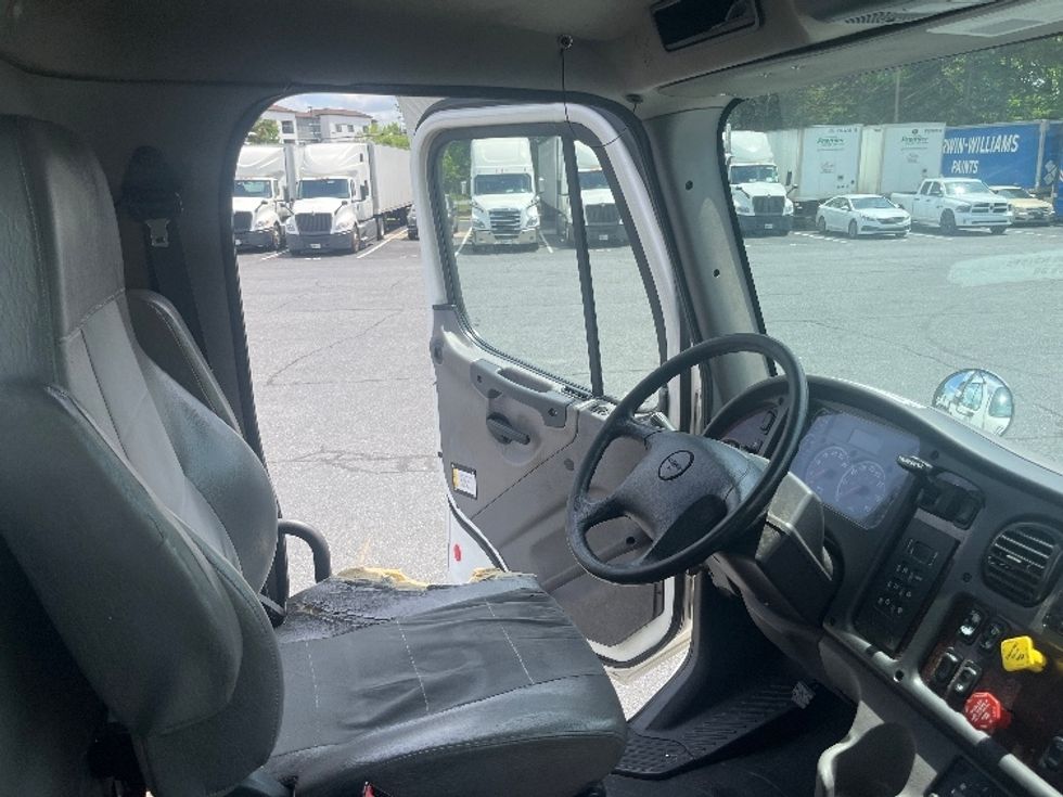 Day Cab Tractor-Heavy Duty Tractors-Freightliner-2019-M2-Charlotte-NC-119,809\n\t\tmiles-$ 59,500 - Image 14