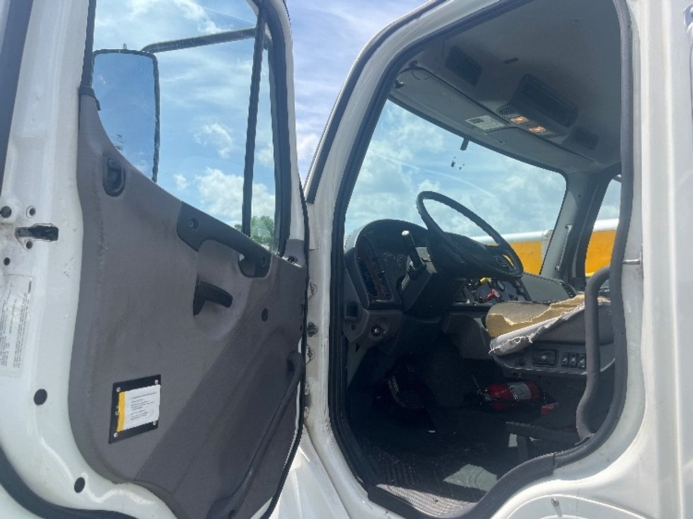 Day Cab Tractor-Heavy Duty Tractors-Freightliner-2019-M2-Charlotte-NC-119,809\n\t\tmiles-$ 59,500 - Image 9