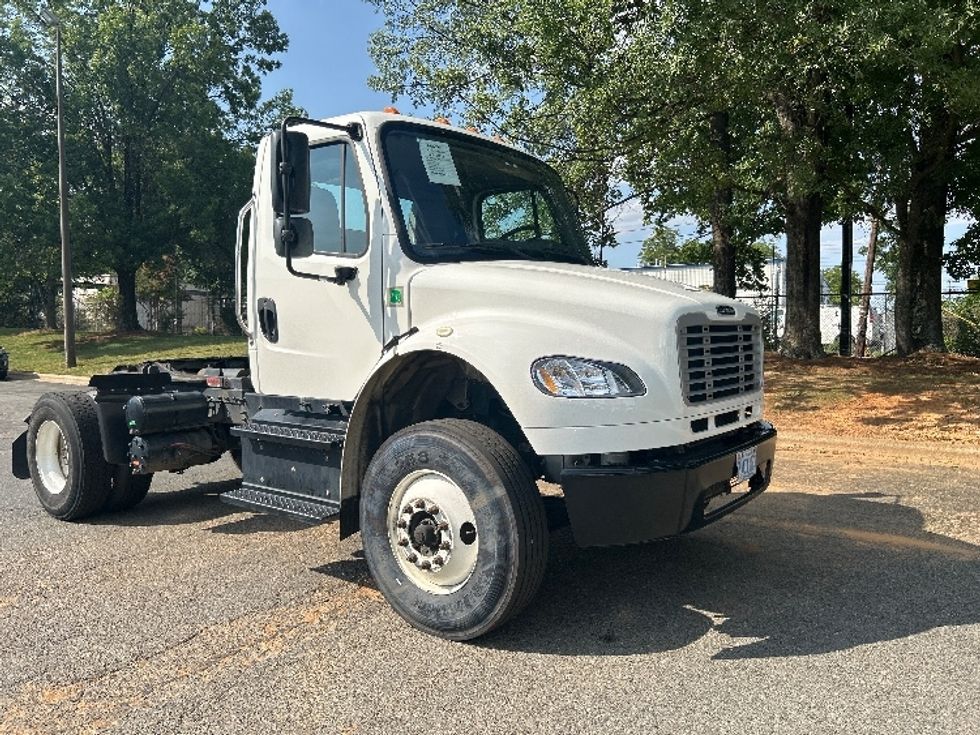 Day Cab Tractor-Heavy Duty Tractors-Freightliner-2019-M2-Concord-NC-165,670\n\t\tmiles-$ 45,750 - Image 1