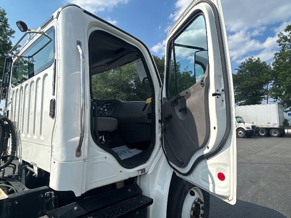 Day Cab Tractor-Heavy Duty Tractors-Freightliner-2019-M2-Concord-NC-165,670\n\t\tmiles-$ 45,750 - Image 12