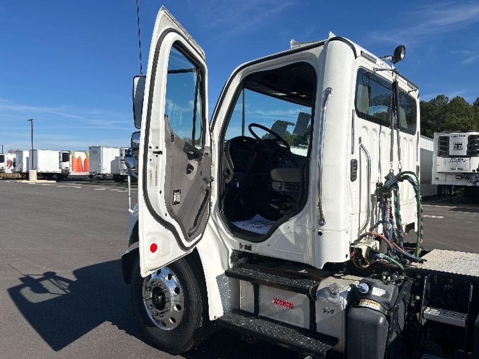 Day Cab Tractor-Heavy Duty Tractors-Freightliner-2019-M2-Concord-NC-190,847\n\t\tmiles-$ 54,750 - Image 9