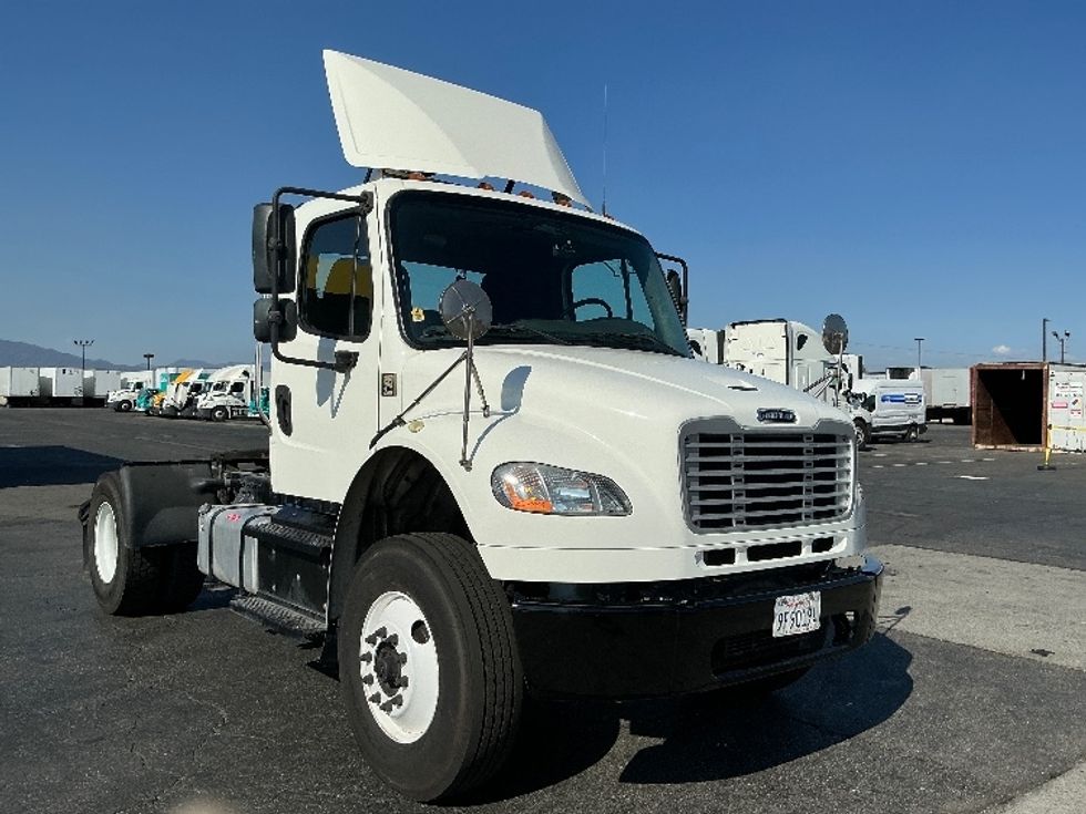 Day Cab Tractor-Heavy Duty Tractors-Freightliner-2019-M2-Fontana-CA-253,510\n\t\tmiles-$ 53,750 - Image 1