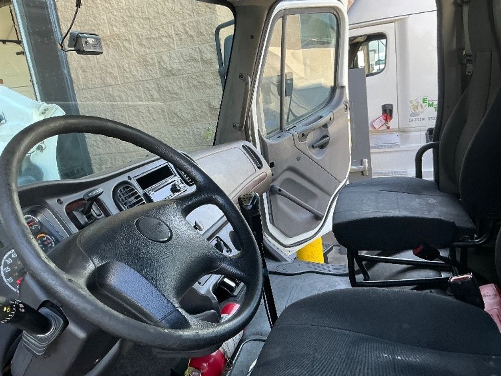 Day Cab Tractor-Heavy Duty Tractors-Freightliner-2019-M2-Fontana-CA-253,510\n\t\tmiles-$ 53,750 - Image 10