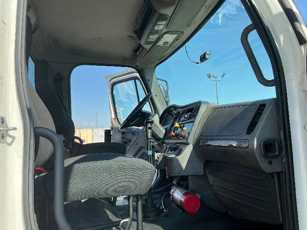 Day Cab Tractor-Heavy Duty Tractors-Freightliner-2019-M2-Fontana-CA-253,510\n\t\tmiles-$ 53,750 - Image 12