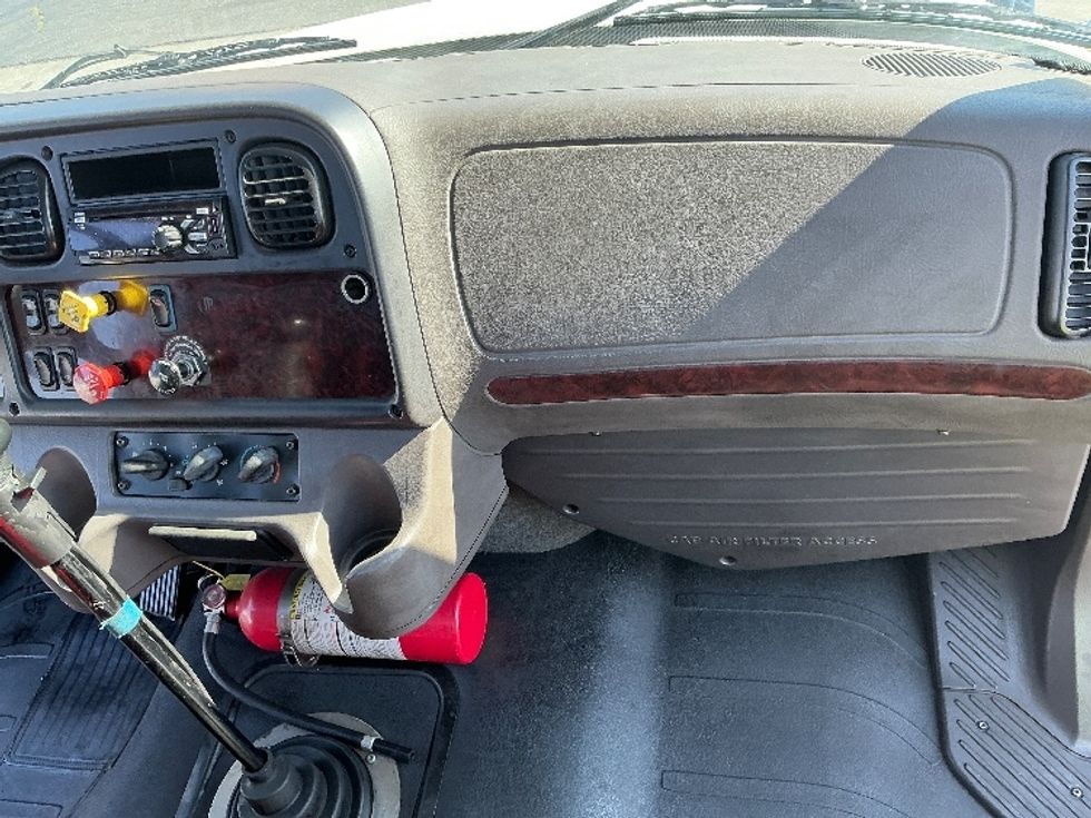 Day Cab Tractor-Heavy Duty Tractors-Freightliner-2019-M2-Fontana-CA-253,510\n\t\tmiles-$ 53,750 - Image 13