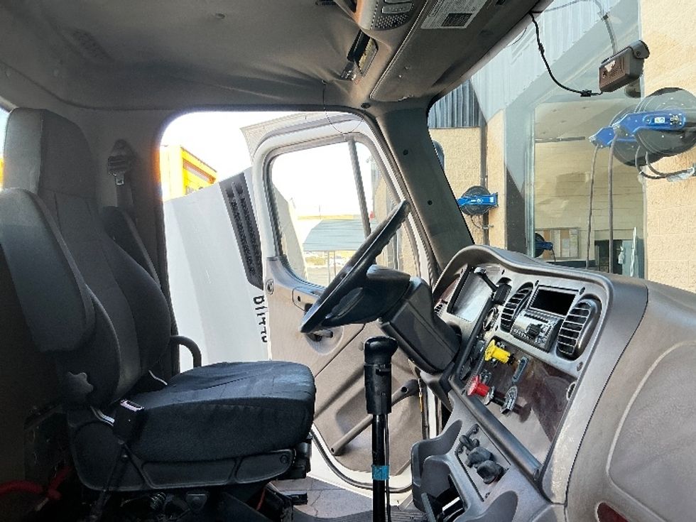 Day Cab Tractor-Heavy Duty Tractors-Freightliner-2019-M2-Fontana-CA-253,510\n\t\tmiles-$ 53,750 - Image 14