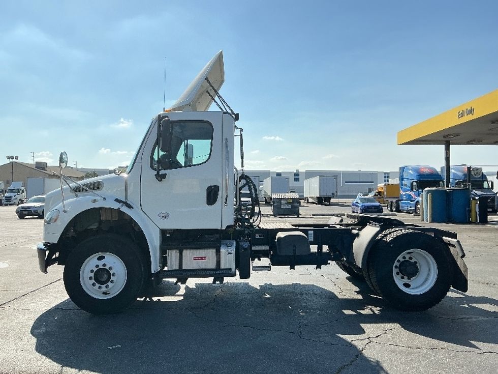 Day Cab Tractor-Heavy Duty Tractors-Freightliner-2019-M2-Fontana-CA-253,510\n\t\tmiles-$ 53,750 - Image 4