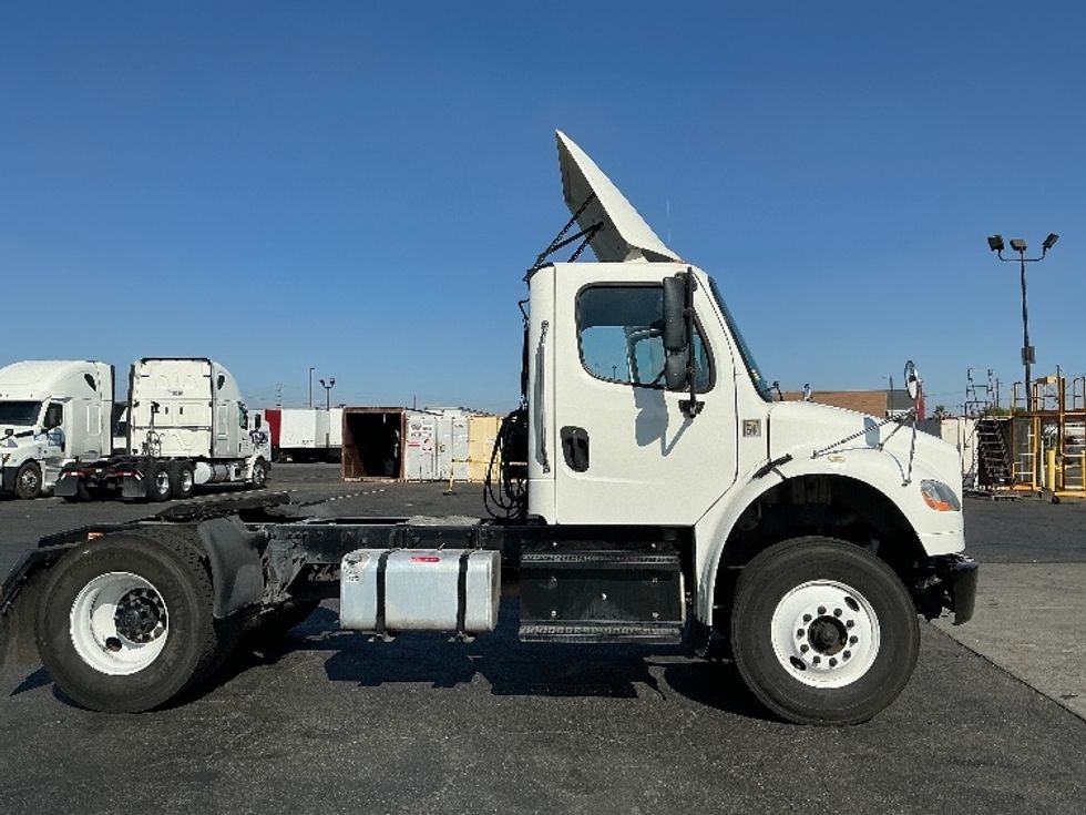 Day Cab Tractor-Heavy Duty Tractors-Freightliner-2019-M2-Fontana-CA-253,510\n\t\tmiles-$ 53,750 - Image 8