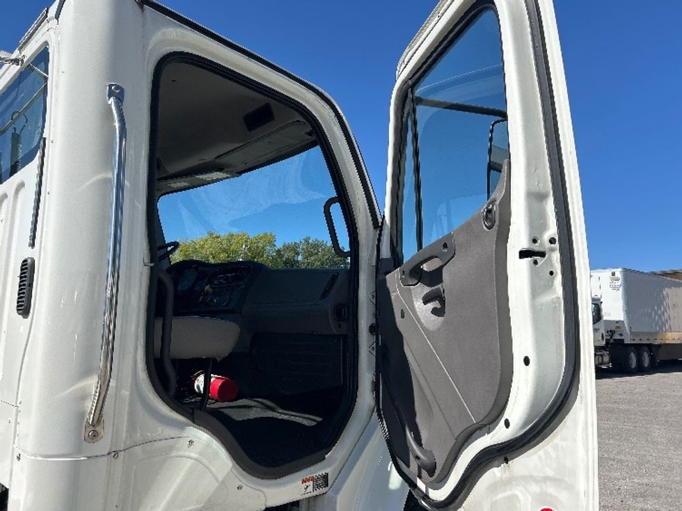 Day Cab Tractor-Heavy Duty Tractors-Freightliner-2019-M2-Jackson-TN-72,036\n\t\tmiles-$ 62,000 - Image 12