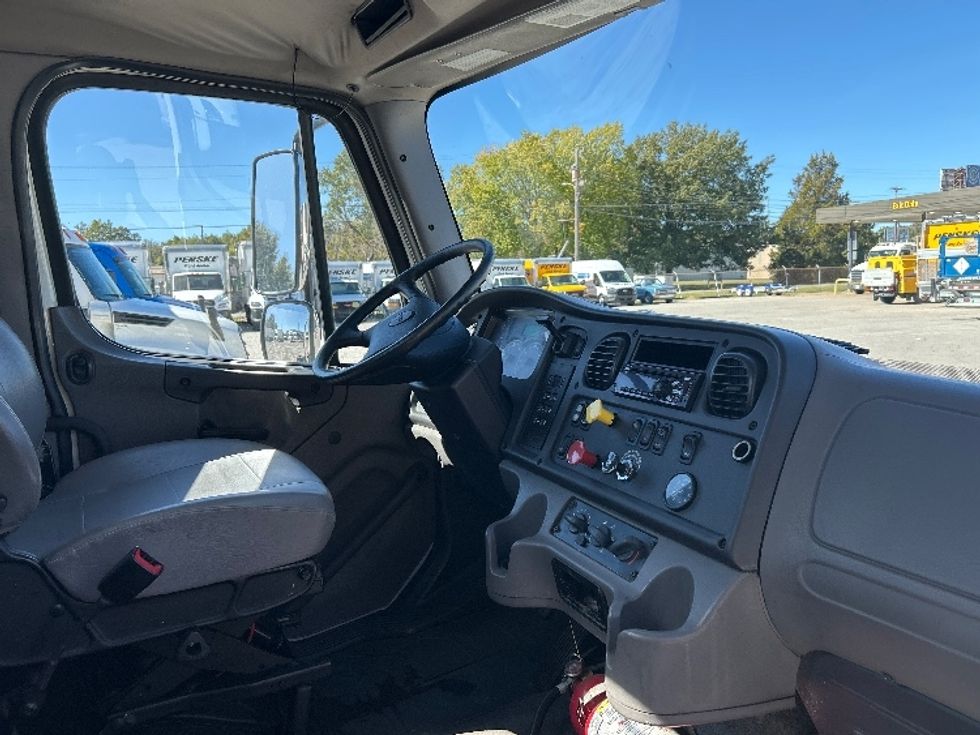 Day Cab Tractor-Heavy Duty Tractors-Freightliner-2019-M2-Jackson-TN-72,036\n\t\tmiles-$ 62,000 - Image 14