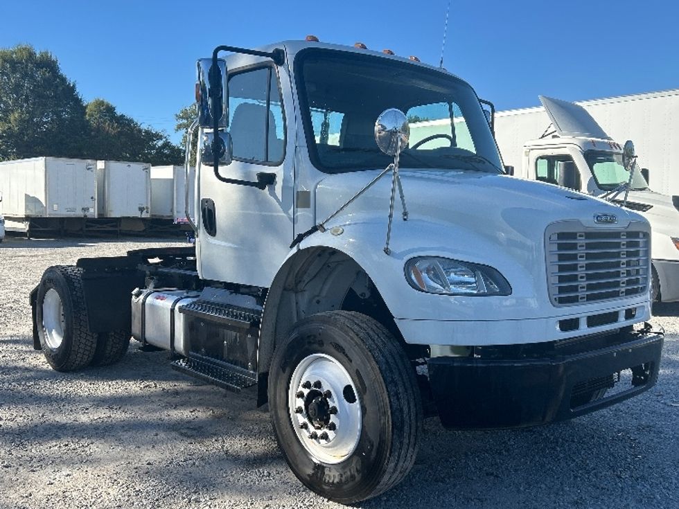 Day Cab Tractor-Heavy Duty Tractors-Freightliner-2019-M2-Jackson-TN-84,724\n\t\tmiles-$ 59,750 - Image 1