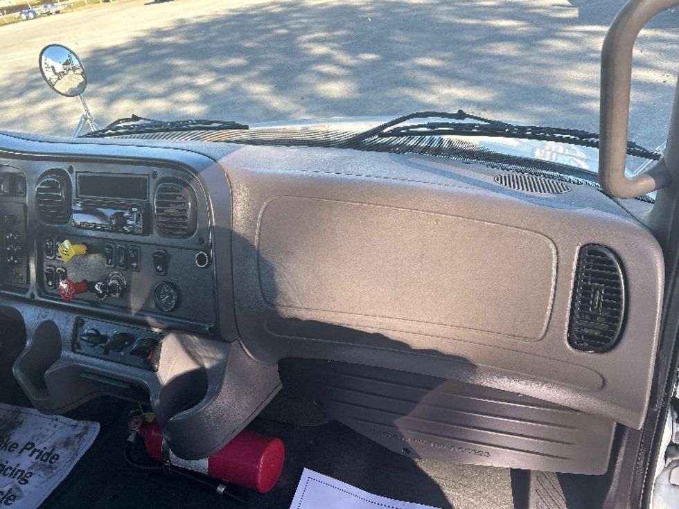 Day Cab Tractor-Heavy Duty Tractors-Freightliner-2019-M2-Jackson-TN-84,724\n\t\tmiles-$ 59,750 - Image 13