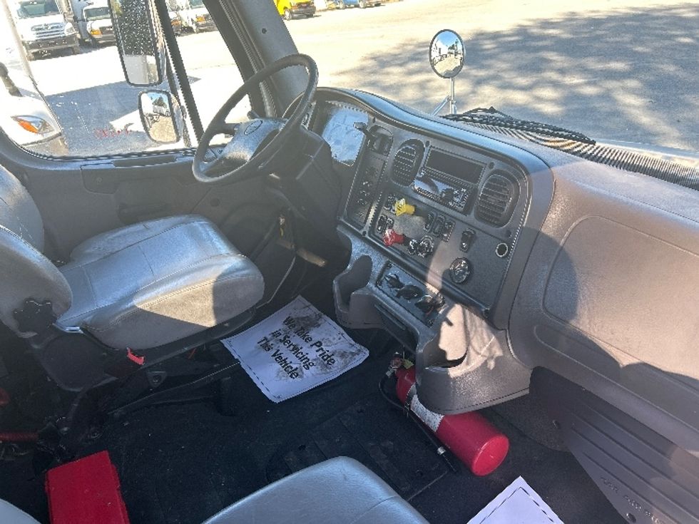 Day Cab Tractor-Heavy Duty Tractors-Freightliner-2019-M2-Jackson-TN-84,724\n\t\tmiles-$ 59,750 - Image 14