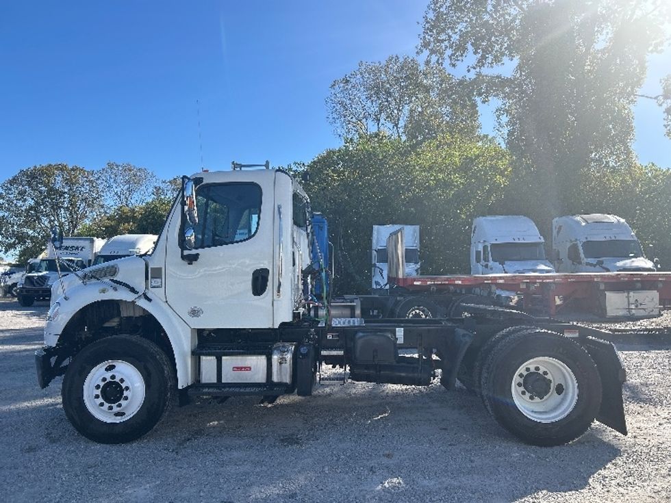 Day Cab Tractor-Heavy Duty Tractors-Freightliner-2019-M2-Jackson-TN-84,724\n\t\tmiles-$ 59,750 - Image 4