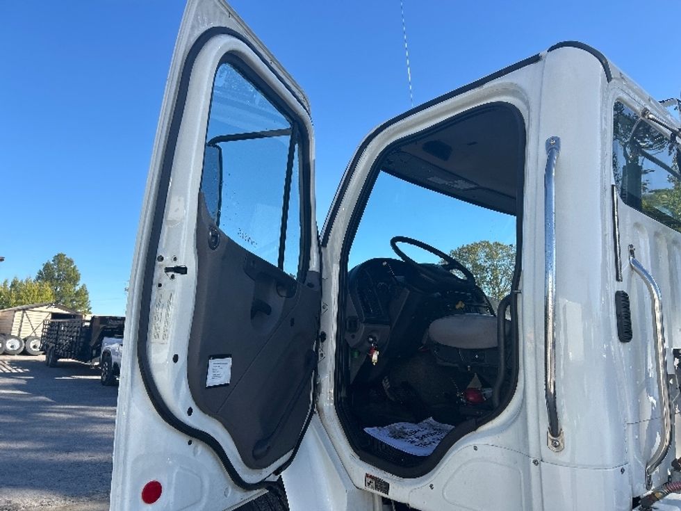 Day Cab Tractor-Heavy Duty Tractors-Freightliner-2019-M2-Jackson-TN-84,724\n\t\tmiles-$ 59,750 - Image 9