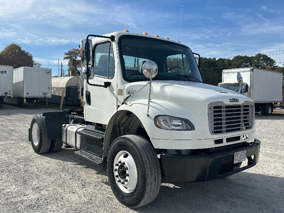 Day Cab Tractor-Heavy Duty Tractors-Freightliner-2019-M2-Jackson-TN-88,203\n\t\tmiles-$ 60,750 - Image 1