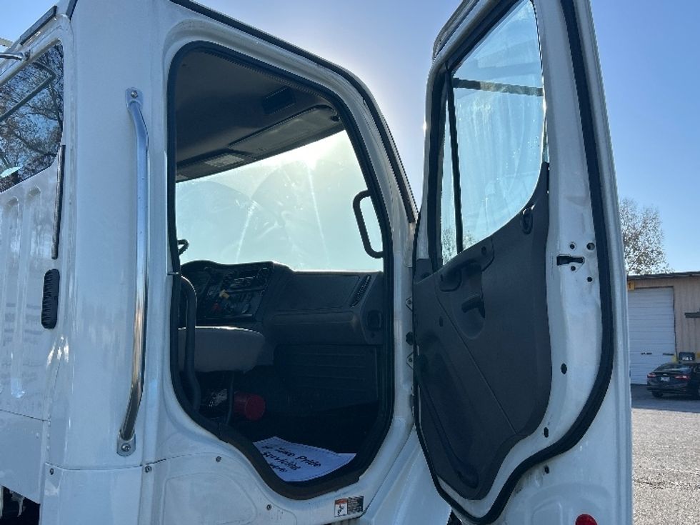 Day Cab Tractor-Heavy Duty Tractors-Freightliner-2019-M2-Jackson-TN-88,203\n\t\tmiles-$ 60,750 - Image 11