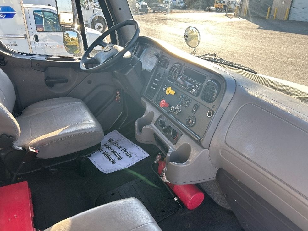 Day Cab Tractor-Heavy Duty Tractors-Freightliner-2019-M2-Jackson-TN-88,203\n\t\tmiles-$ 60,750 - Image 14