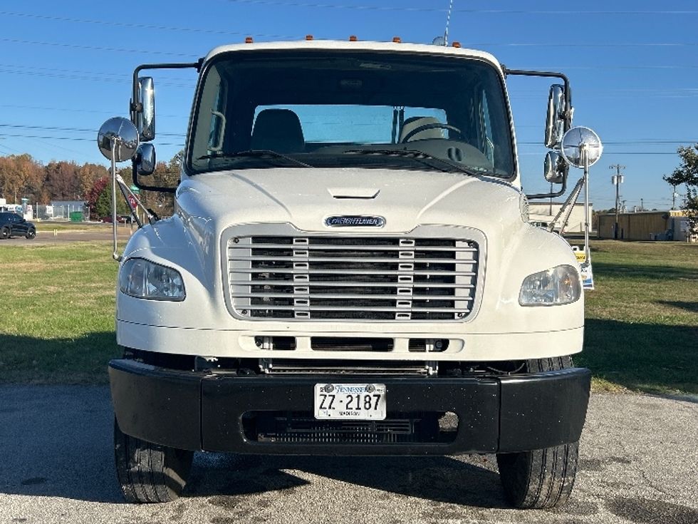 2019 Freightliner M2 106 Medium Duty photo 2