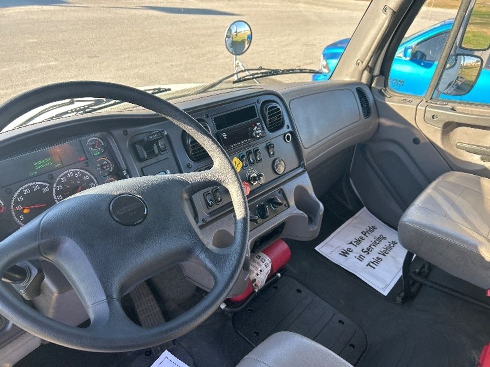 Day Cab Tractor-Heavy Duty Tractors-Freightliner-2019-M2-Jackson-TN-88,203\n\t\tmiles-$ 60,750 - Image 9