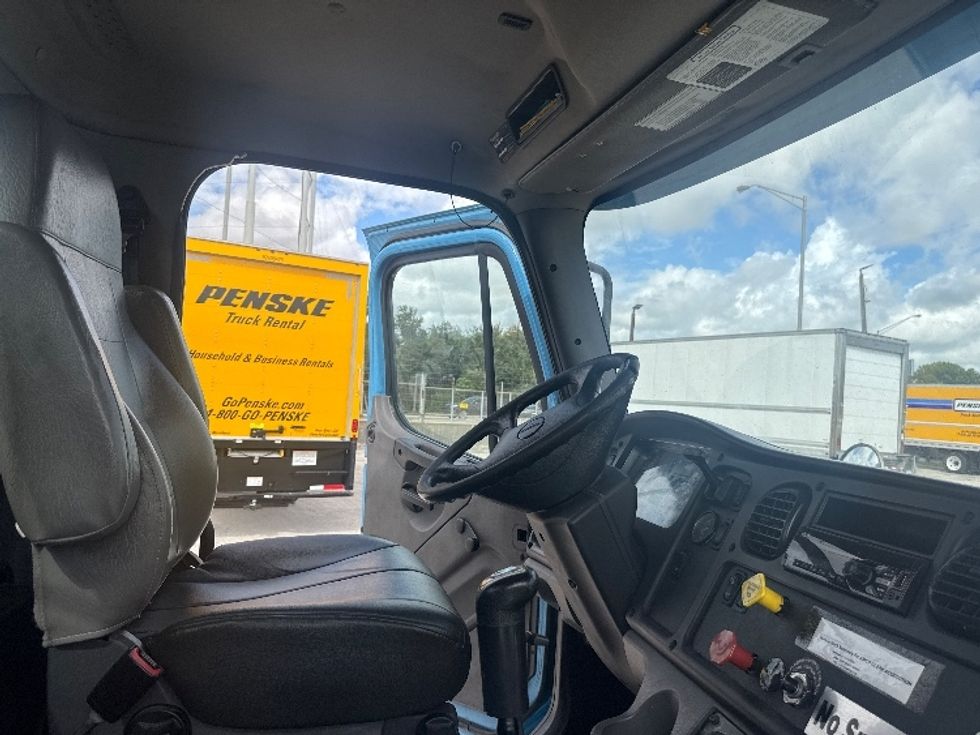 Day Cab Tractor-Heavy Duty Tractors-Freightliner-2019-M2-Medley-FL-241,836\n\t\tmiles-$ 45,500 - Image 14