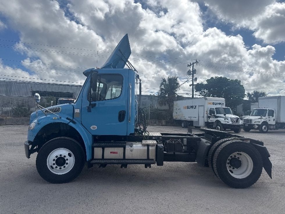 Day Cab Tractor-Heavy Duty Tractors-Freightliner-2019-M2-Medley-FL-241,836\n\t\tmiles-$ 45,500 - Image 4