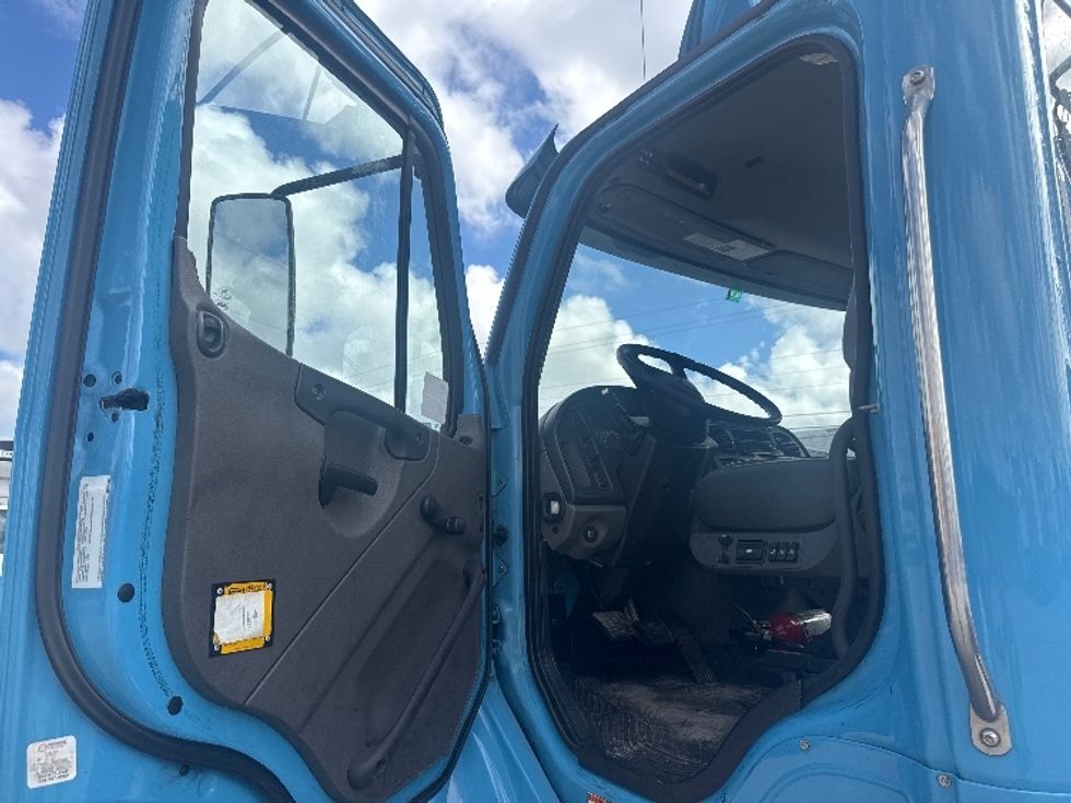 Day Cab Tractor-Heavy Duty Tractors-Freightliner-2019-M2-Medley-FL-241,836\n\t\tmiles-$ 45,500 - Image 9