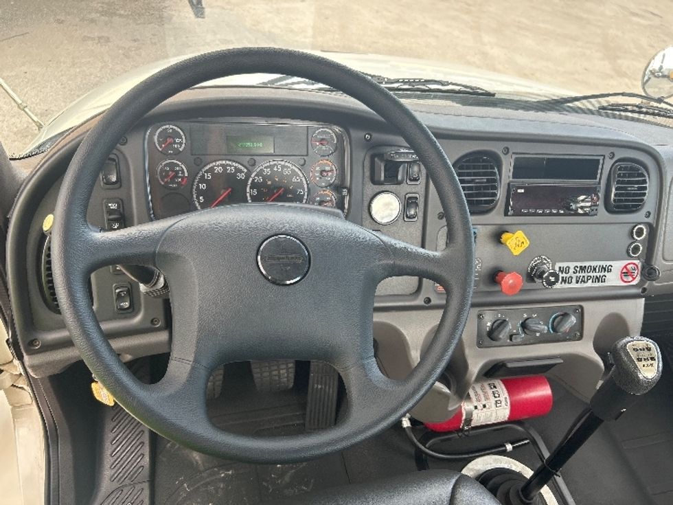 Day Cab Tractor-Heavy Duty Tractors-Freightliner-2019-M2-Medley-FL-247,850\n\t\tmiles-$ 46,000 - Image 11