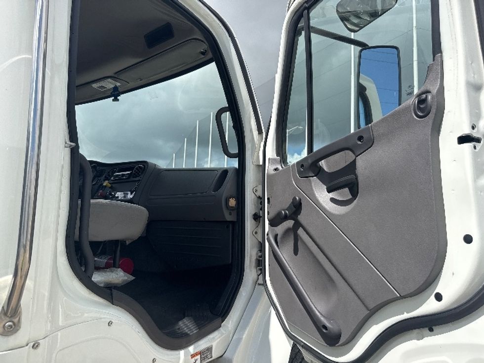 Day Cab Tractor-Heavy Duty Tractors-Freightliner-2019-M2-Medley-FL-247,850\n\t\tmiles-$ 46,000 - Image 12