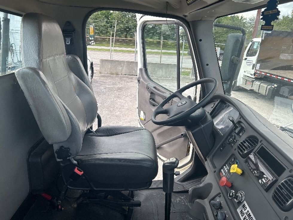 Day Cab Tractor-Heavy Duty Tractors-Freightliner-2019-M2-Medley-FL-247,850\n\t\tmiles-$ 46,000 - Image 14