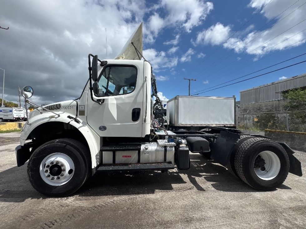 Day Cab Tractor-Heavy Duty Tractors-Freightliner-2019-M2-Medley-FL-247,850\n\t\tmiles-$ 46,000 - Image 4
