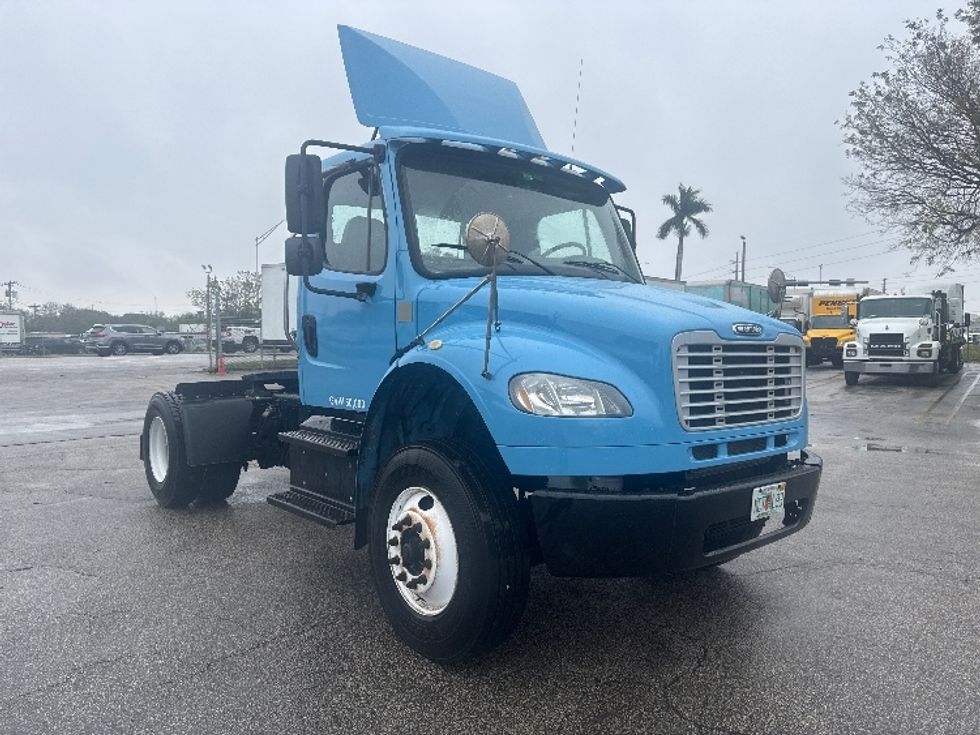 Day Cab Tractor-Heavy Duty Tractors-Freightliner-2019-M2-Medley-FL-262,804\n\t\tmiles-$ 42,750 - Image 1