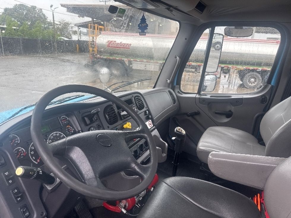 Day Cab Tractor-Heavy Duty Tractors-Freightliner-2019-M2-Medley-FL-262,804\n\t\tmiles-$ 42,750 - Image 10