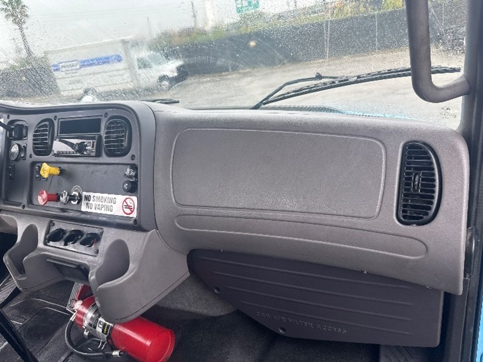 Day Cab Tractor-Heavy Duty Tractors-Freightliner-2019-M2-Medley-FL-262,804\n\t\tmiles-$ 42,750 - Image 13