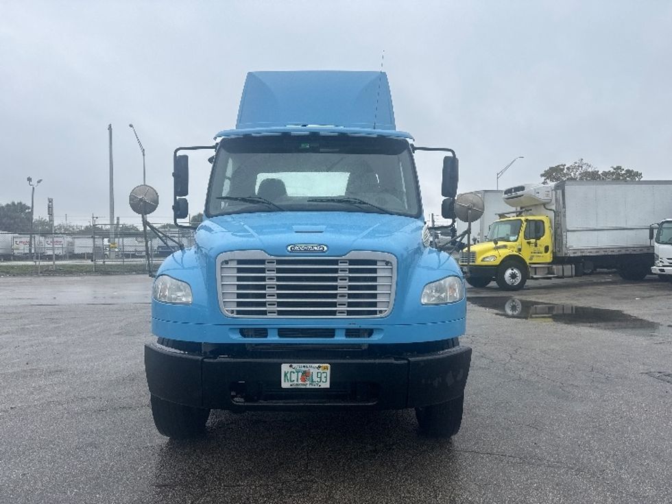 Day Cab Tractor-Heavy Duty Tractors-Freightliner-2019-M2-Medley-FL-262,804\n\t\tmiles-$ 42,750 - Image 2